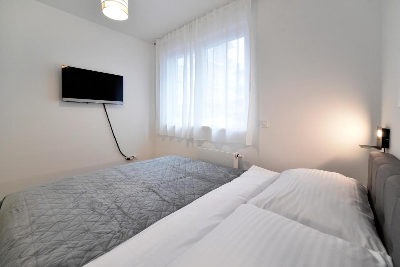 Ophelia Apartment With Parking Zagreb Buitenkant foto