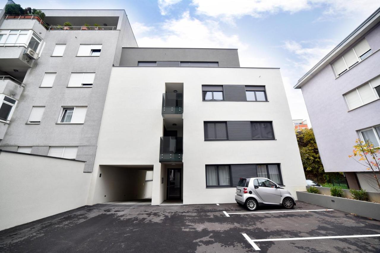Ophelia Apartment With Parking Zagreb Buitenkant foto