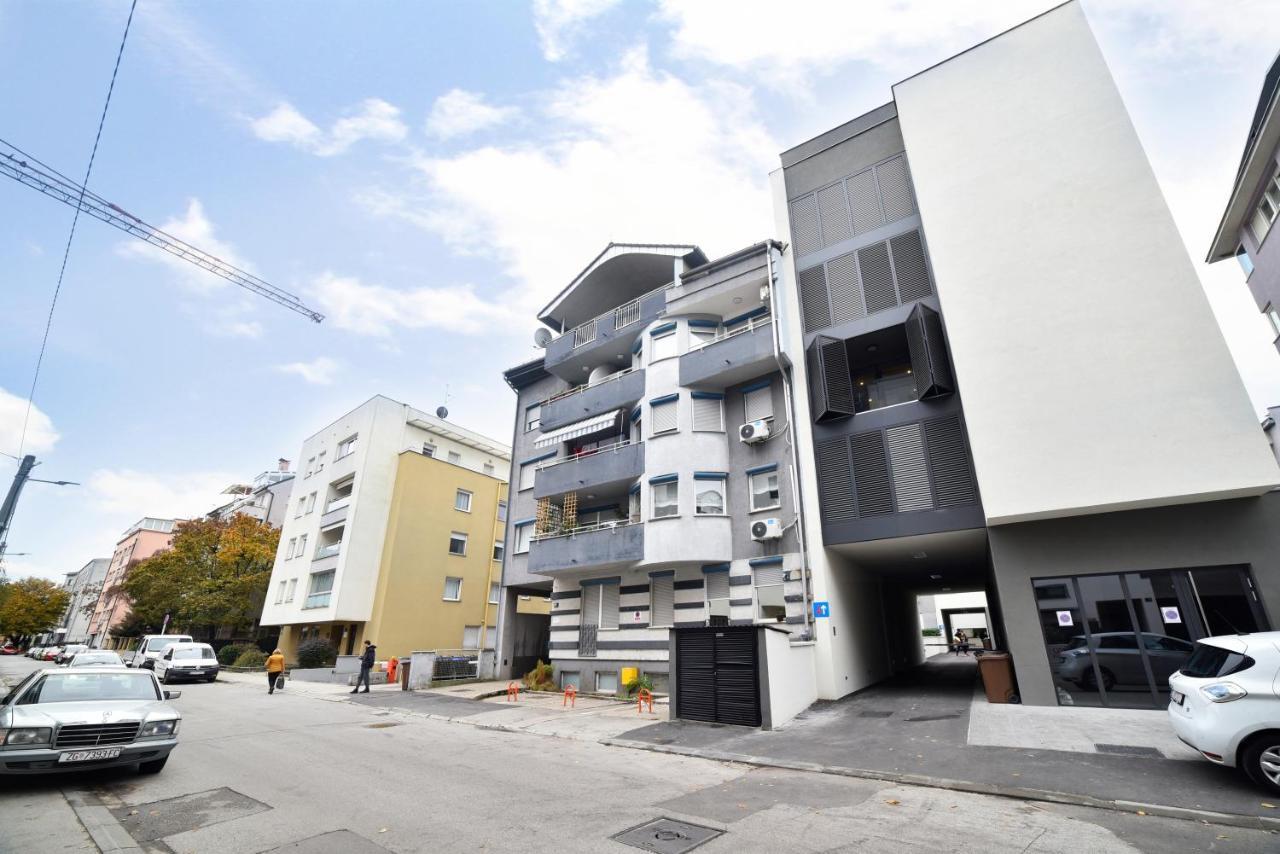 Ophelia Apartment With Parking Zagreb Buitenkant foto